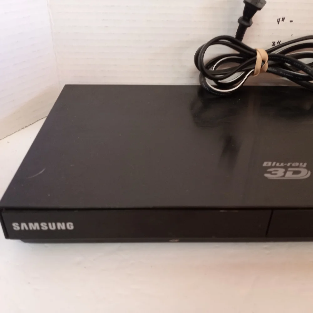 Samsung 3D Blu Ray DVD Player Model BD-E5900